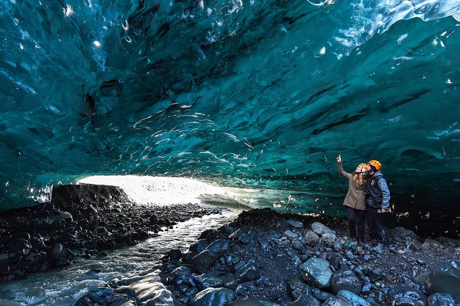 3-Day Ice Cave, South Coast, Golden Circle and Northern Lights - What to pack and what to expect on the bus