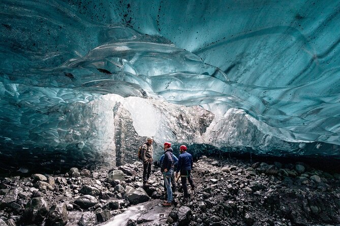 4-Day Iceland: Golden Circle, South Coast, Volcano Hike & Northern Lights - Day 2: Reynisfjara and the Long Run to Jökulsárlón
