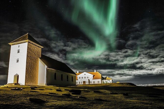4 Hours Northern Lights Private Luxury Tour - A private northern lights chase from Reykjavik