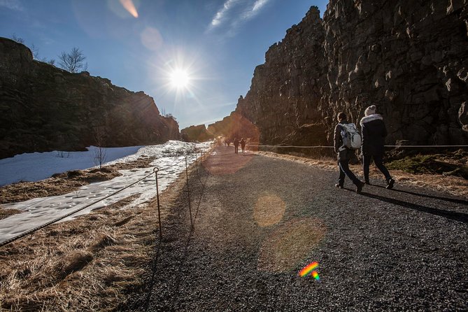 5-Day Northern Lights Hunt & Glacier Lagoon Tour - Day 4: Black beaches, tall waterfalls, and a paid lagoon