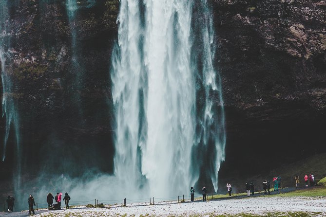 6-Day Minibus Tour Around Iceland from Reykjavik - Day 5: Vök Baths, volcanic ground, and Lake Mývatn