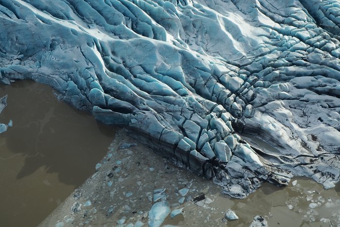 Airplane flight over glacier lagoons and Iceland's highest peak - Hvannadalshnjúkur at 2,116 meters