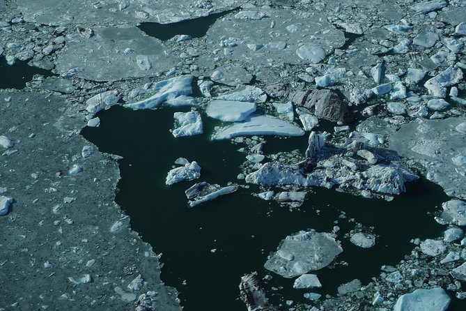 Airplane flight over glacier lagoons and Iceland's highest peak - Esjufjöll and Jökulsárlón’s floating ice