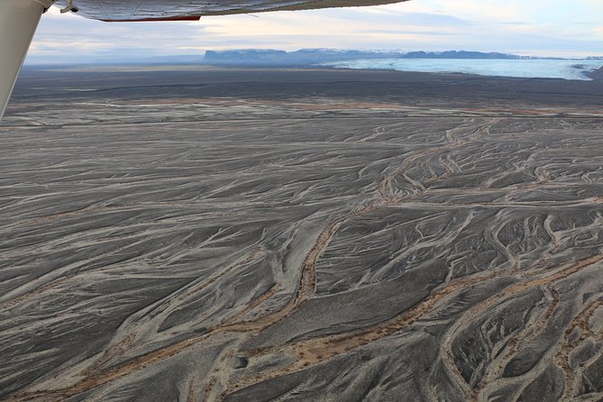 Airplane tour over black sands and riverbeds from Skaftafell - A small group changes the feel