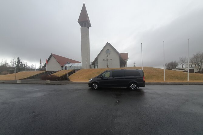 Airport Transfer - A short first look at Iceland from the road