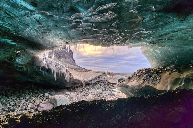 Blue Ice Cave Exploration from Jökulsárlón (Small Group Tour) - What the small group changes