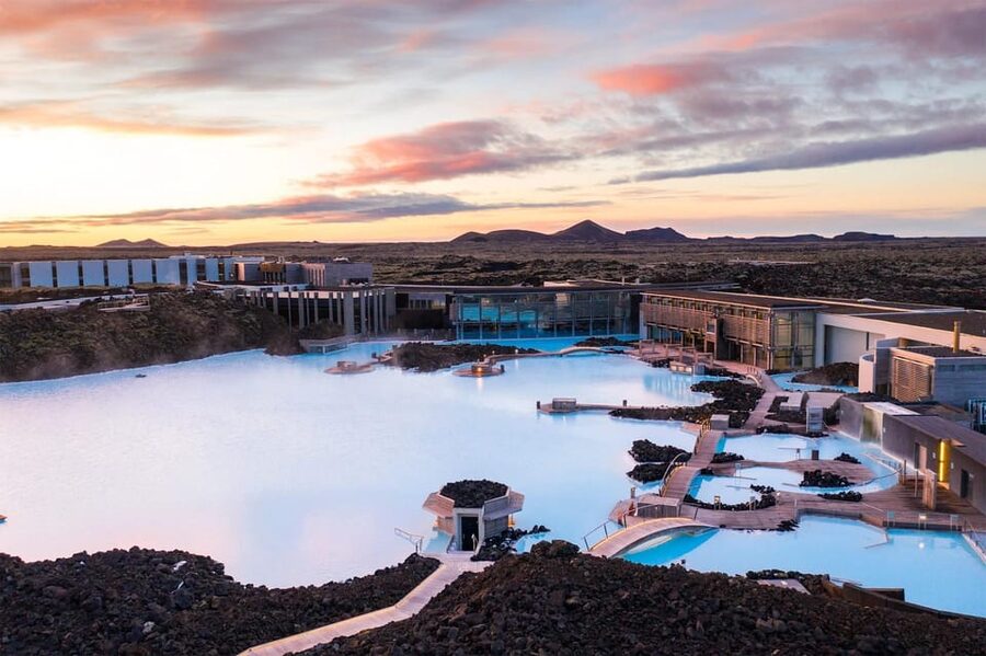 Blue Lagoon: Premium Admission with Drinks and Face Masks - Face masks and the swim-up bar