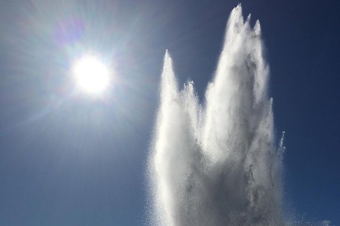 Classic Golden Circle & Kerið Small-Group Tour from Reykjavík - Geysir and Strokkur: the five-minute show