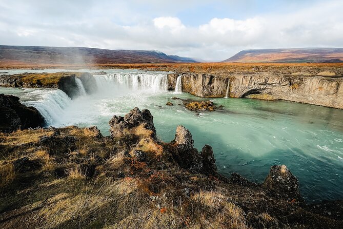 Cruise Tour Godafoss and Myvatn Lake and Baths Small Group - Goðafoss: a powerful first stop