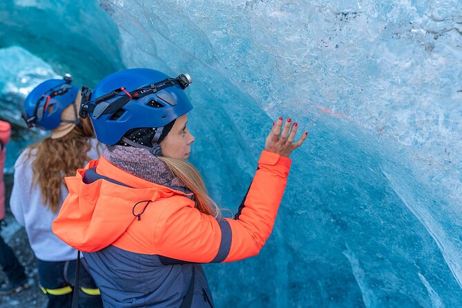 Crystal Blue Ice Cave - Super Jeep From Jökulsárlón Glacier Lagoon - The walk from the vehicle to the cave