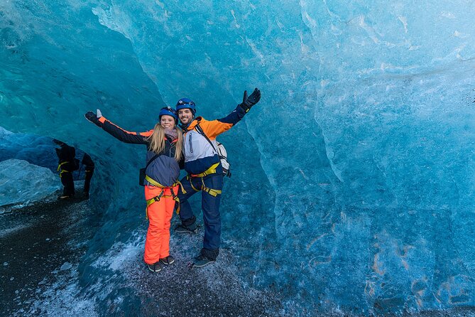 Crystal Blue Ice Cave - Super Jeep From Jökulsárlón Glacier Lagoon - Staying warm in Icelandic cave weather