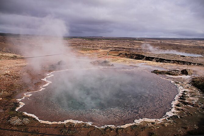Day Trip to the Golden Circle and Blue Lagoon from Reykjavik - What the guide adds to the day