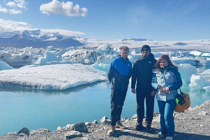 Diamond Beach & Jökulsárlón Floating Glacier Guided Day Tour - What the private format adds