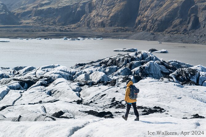 Easy Hike on Sólheimajökull glacier - The 20-minute walk to the glacier terminus