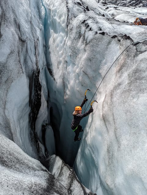 Exclusive Ice Climbing Experience on Sólheimajökull - What makes Sólheimajökull a good place to climb