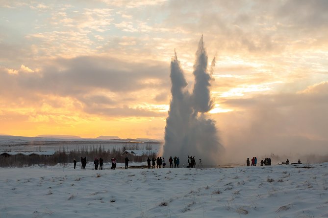 Fontana Geothermal Spa and Golden Circle Tour From Reykjavik - Timing, group size, and comfort on the bus