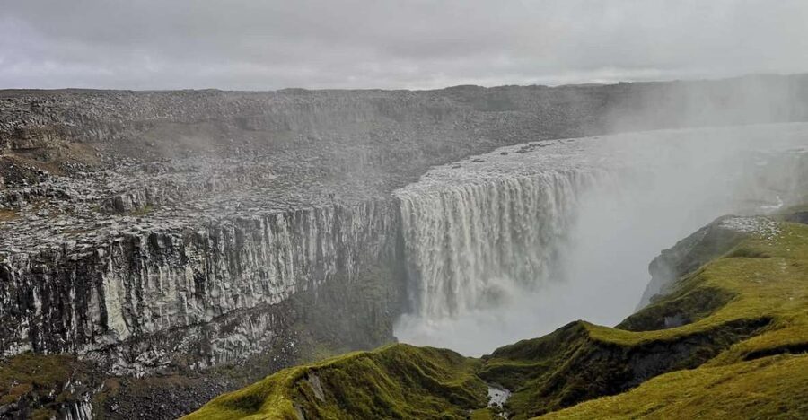 From Reykjavík: 4, 5, 6 or 7-Day Small-Group Ring Road Tour - Day 2: Icebergs, Eastfjords, and Vestrahorn