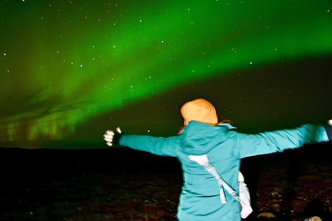 From Reykjavik 4x4 Minibus Northern Lights with Photo and Cocoa - Waiting outdoors with cocoa and Icelandic pastries