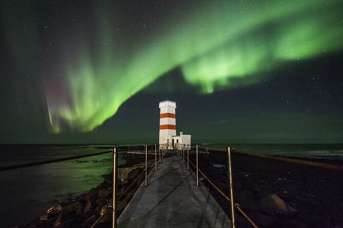 From Reykjavik 4x4 Minibus Northern Lights with Photo and Cocoa - The guide’s role matters more than the vehicle