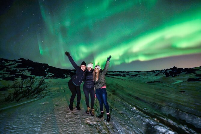 From Reykjavík: Evening Lava Tunnel Tour and Northern Lights Tour - From Reykjavik pickup to the road out of town