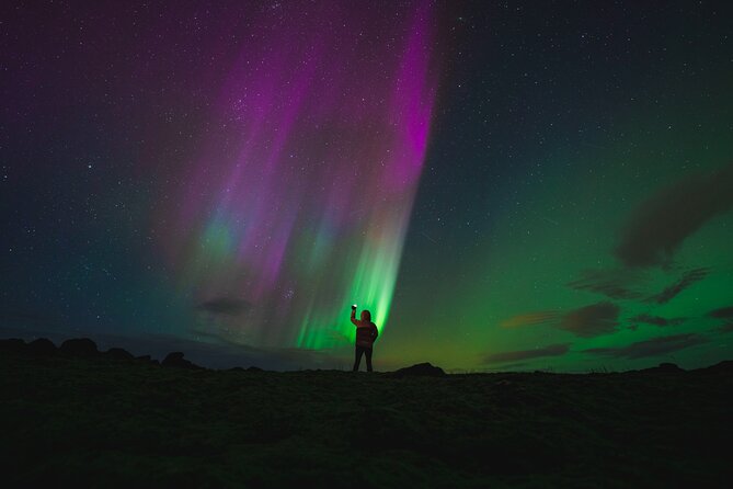 From Reykjavík: Evening Lava Tunnel Tour and Northern Lights Tour - What the high rating does and does not tell you