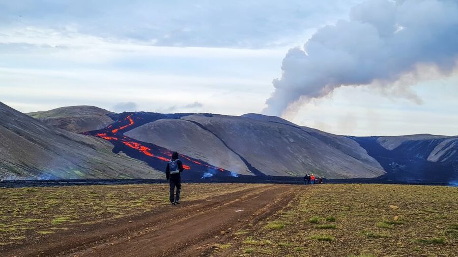 From Reykjavík: Fagradalsfjall Volcano Hike with Geologist - Reading the lava instead of just looking at it