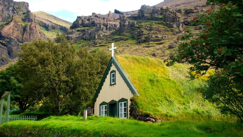 From Reykjavik: Glacier Lagoon and Fjaðrárgjúfur Canyon Tour - Seljalandsfoss may be your final big stop