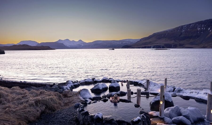 From Reykjavik: Hvammsvík Hot Spring with Transportation - Choosing the right departure time