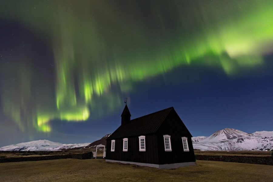 From Reykjavik: Northern Lights Hunt Super Jeep Tour - What happens at the main viewing stop