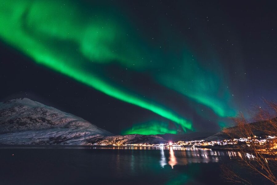 From Reykjavik: Northern Lights Sightseeing Cruise - Comparing the $88 price with land-based tours