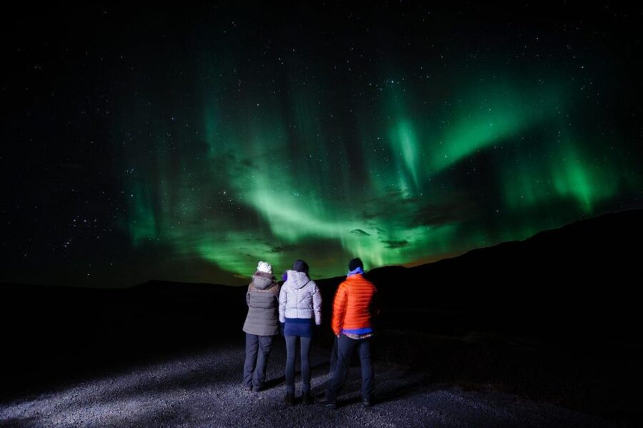 From Reykjavík: Northern Lights Super Jeep Tour - Warm drinks, blankets, and photos are not minor extras