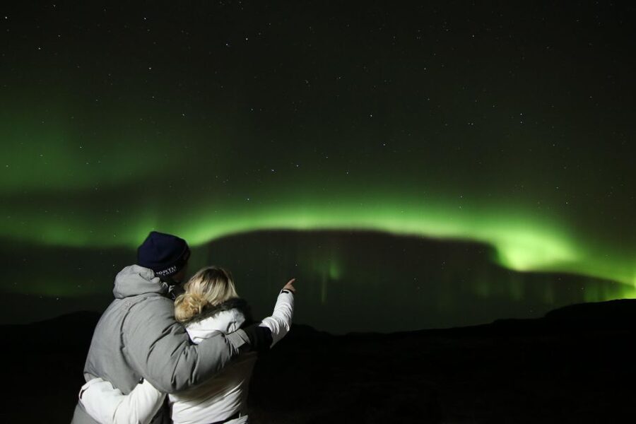 From Reykjavik: Northern Lights Tour with Hot Cocoa & Photos - Why this Reykjavik aurora tour works