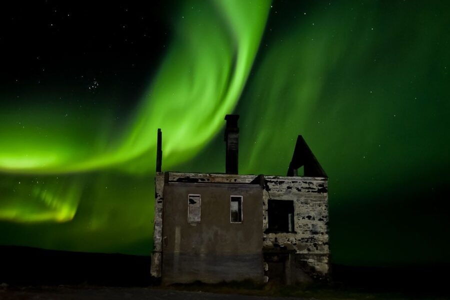 From Reykjavik: Northern Lights Tour with Hot Cocoa & Photos - Free photos that solve the camera problem