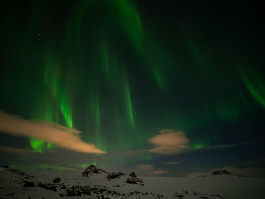 From Reykjavik: Northern Lights Tour with Hot Cocoa & Photos - Practical tips for a better night