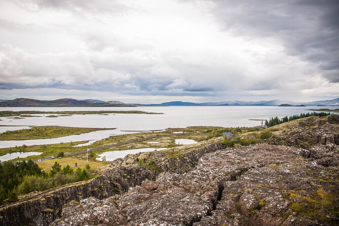 Full Day Golden Circle - Guided Tour - Guide style and the private minivan
