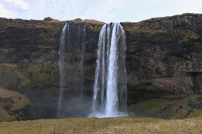 Full Day South Coast to Vík - Guided Tour - The quieter walk to Kvernufoss