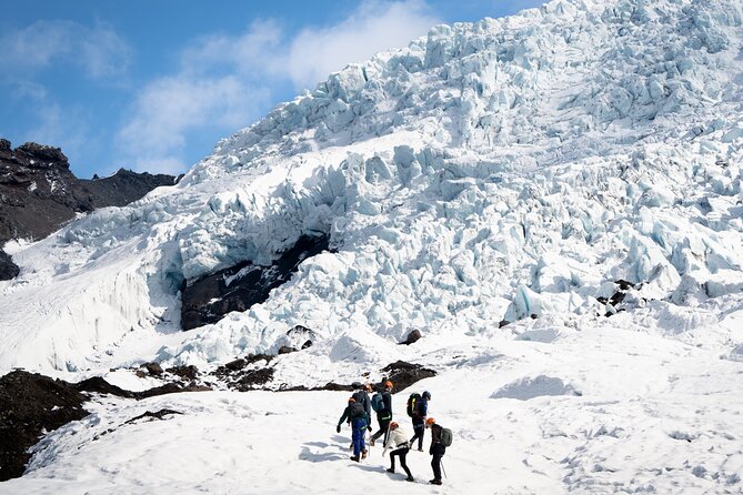Glacier Xtreme: Vatnajökull Ice Climbing + Hike from Skaftafell - Learning to climb blue ice