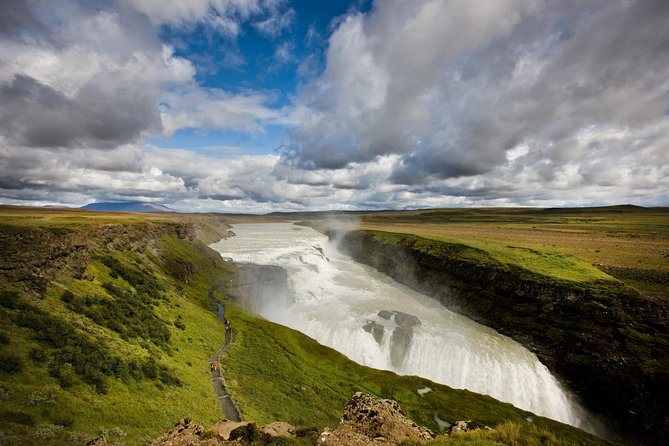 Golden Circle 7 Hours Bus Tour from Reykjavik - Thingvellir: where parliament and tectonic plates meet