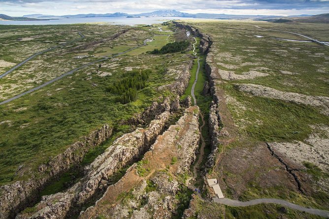 Golden Circle Classic in Small group - Also for cruises - Þingvellir: geology and the birth of parliament