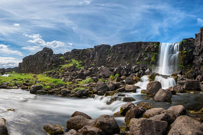 Golden Circle Classic in Small group - Also for cruises - Leaving Reykjavik in a small minibus