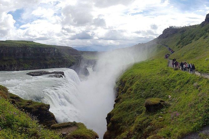 Golden Circle Express. Private Tour from Reykjavik - Haukadalur and the wait for Strokkur