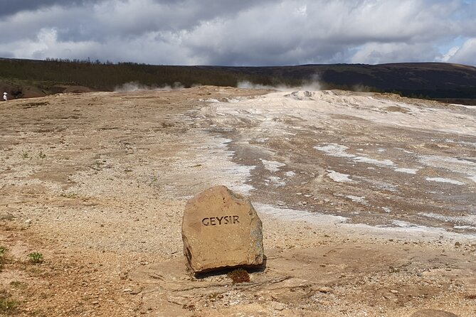 Golden Circle German-speaking small group tour from Reykjavík - Strokkur gives you repeated eruptions at Geysir