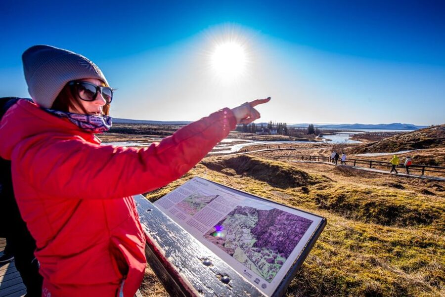 Golden circle, hot spring bakery, tomato farm private tour - Þingvellir: where geology and parliament meet
