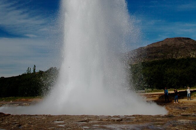 Golden Circle Iceland: Full-Day Guided Tour from Reykjavik - What the guide adds on the road