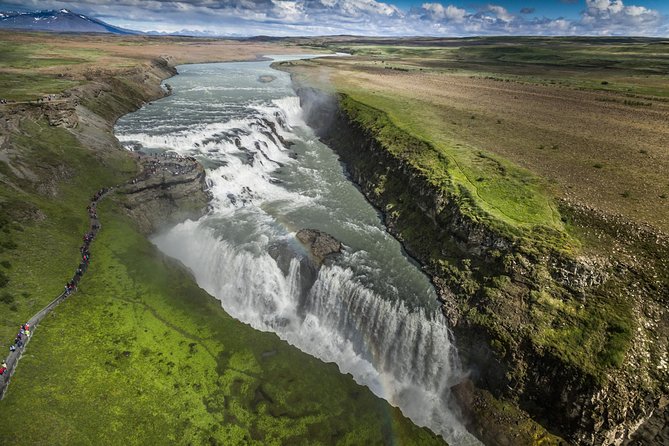 Golden Circle Tour Including Blue Lagoon Admission from Reykjavik - What the bus day feels like