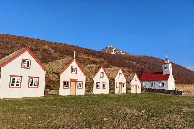 Half-Day Combo Tour to Goðafoss, Laufas and The Christmas House - Goðafoss: the clear highlight at 40 minutes