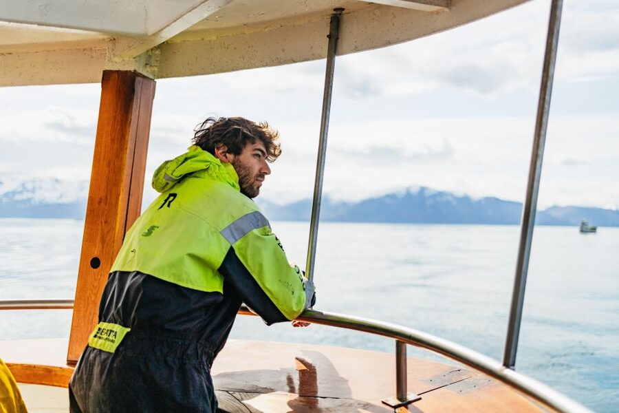 Húsavík: Whale Watching Tour with Guide - What the first hour feels like