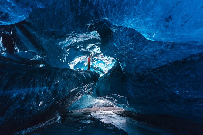Ice Cave Tour in the National Park of Vatnajökull - Entering a natural ice cave
