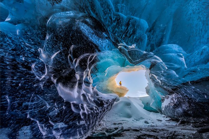 Ice Cave Tour in the National Park of Vatnajökull - The 4x4 ride across rough ground