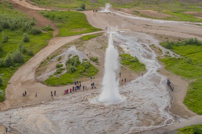 Iceland Stopover: The Golden Circle Day Tour - Geysir and Strokkur: the stop that keeps moving